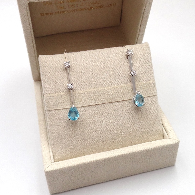 orecchini lunghi in oro bianco 18 carati